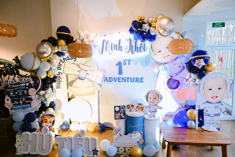 trang trí sinh nhật bé trai ô tô