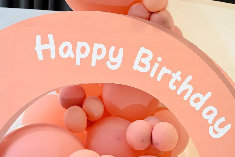 Mẫu trang trí sinh nhật Hello Kitty màu hồng cho bé gái