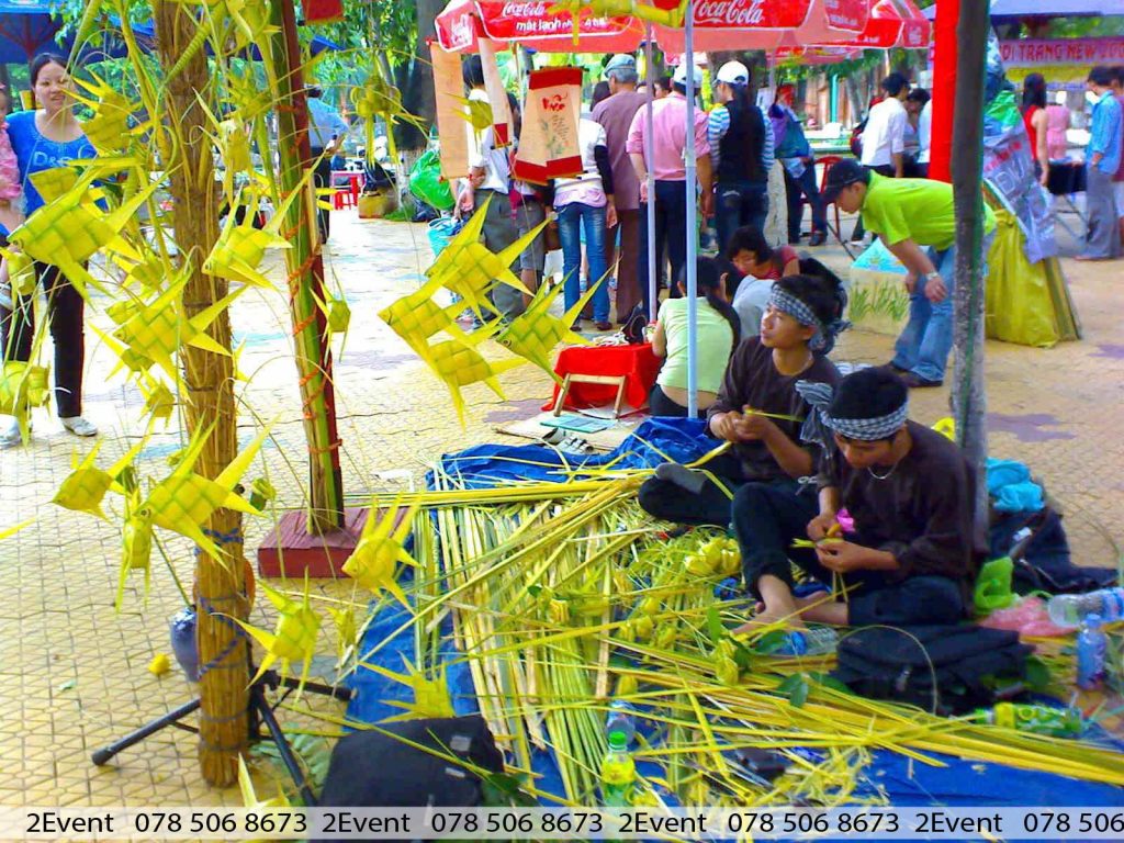 Nghệ nhân xếp lá dừa